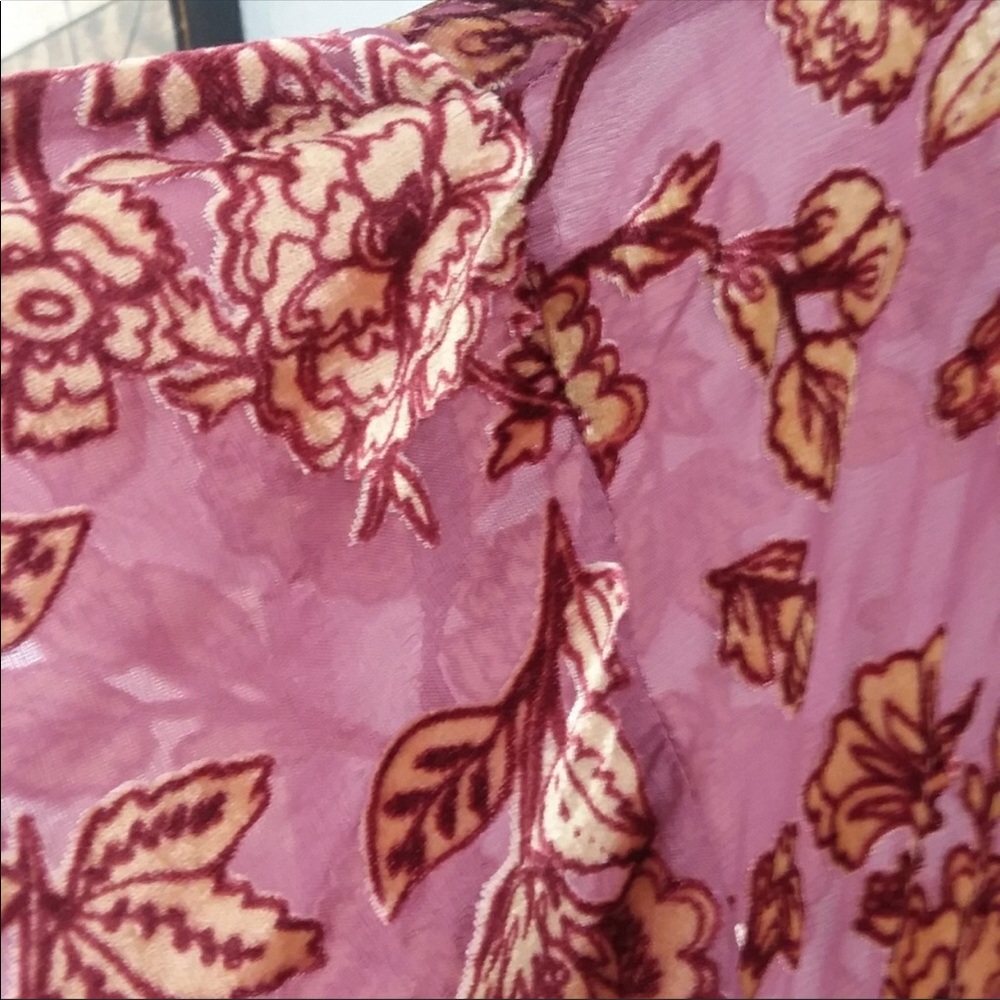 EUC REPOSHED BURGUNDY & GOLD KIMONO - Picture 3 of 3